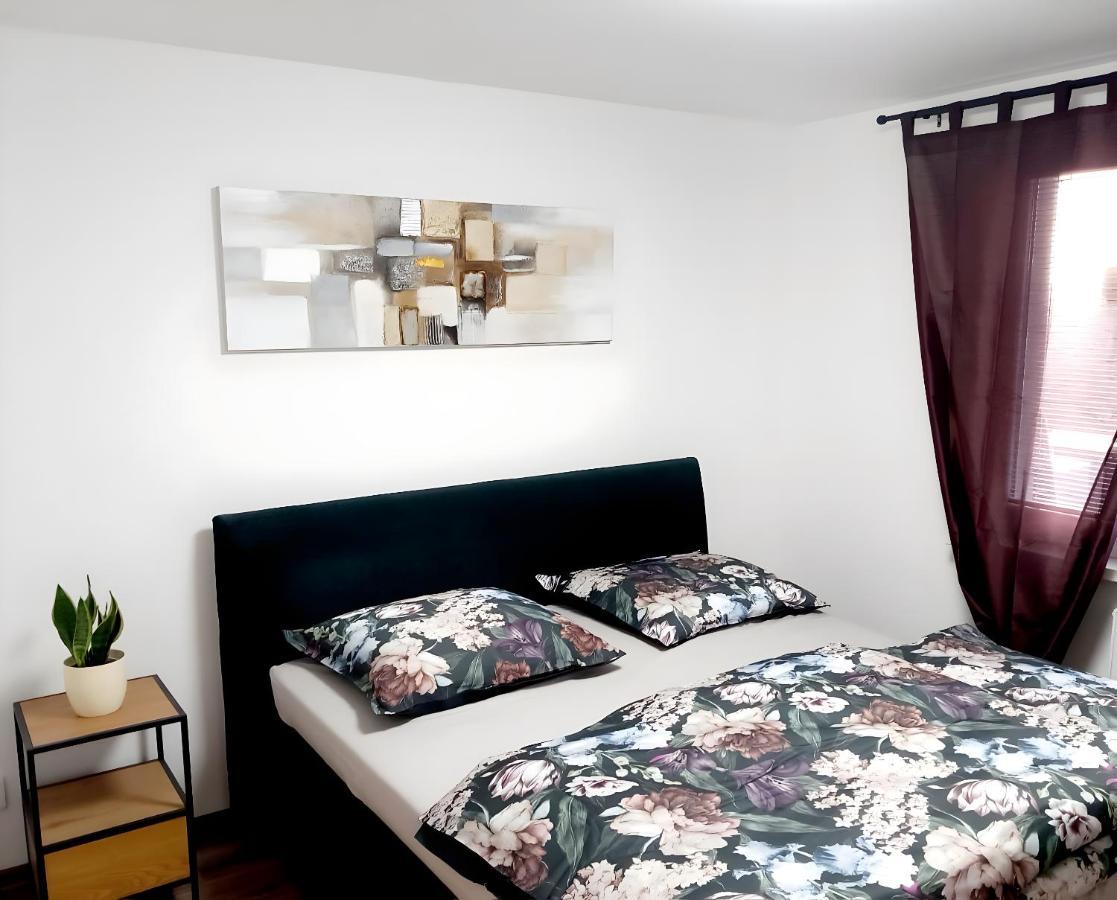 Stylovy Apartman V Samorine Екстер'єр фото